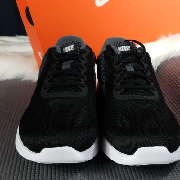 Nike Revolution 3 Wide (4E) - Picture 3 of 7